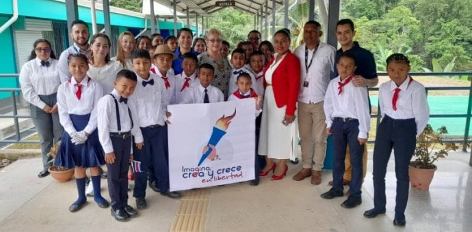 Estudiantes del territorio indígena cabécar celebran la llegada del mes patrio 
