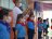 Niños y niñas de preescolar en una hilera junto a su maestra
