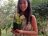 Estudiante con su plantación en su huerta