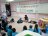 Niños y niños atentos a la clase de sentimientos