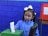 Niña realizando el voto.