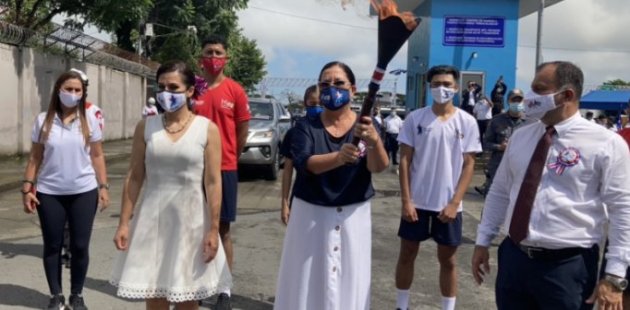 La Ministra de Educación entra a Costa Rica con la Antorcha 