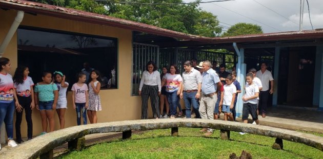 Presidente de la República y comunidad educativa