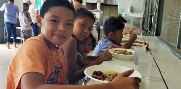 Estudiantes de la escuela La Rita de Pococí