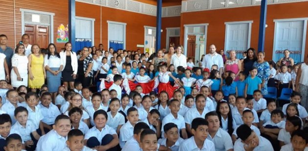 Estudiantes de la escuela de Cartagena en Santa Cruz, Guanacaste