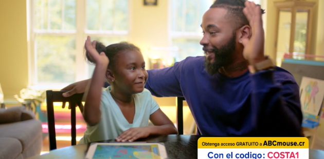 Imagen muestra a estudiante aprendiendo inglés desde casa