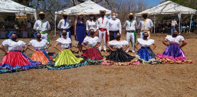 Estudiantes conmemorando la Batalla de Santa Rosa