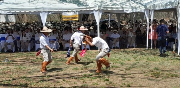 Estudiantes conmemoran la Batalla 