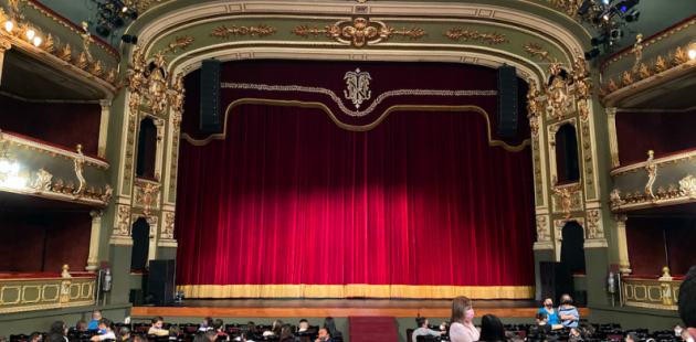 IMAGEN DE LA FACHADA DEL ESCENARIO DEL TEATRO NACIONAL