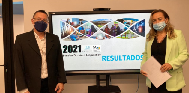 Allen Quesada,de la UCR y la Viceminsitra Académica, María Alexandra Ulate. 