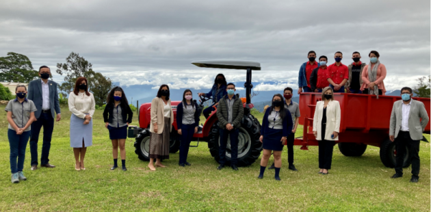 Entrega oficial de equipo de agricultura de precisión