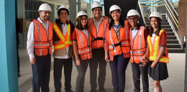 Carlos Alvarado, Melania Brenes y comunidad educativa