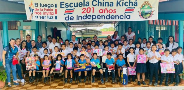 Estudiantes celebran por adelantado Día del Niño 