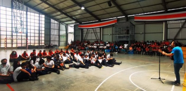 Artista nacional promueve en estudiantes consulta de educación 