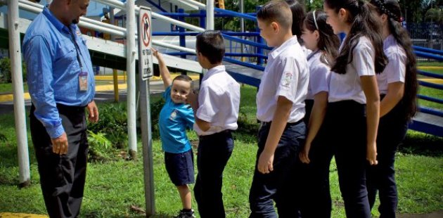 Estudiantes de la escuela Eliza Soto Jiménez