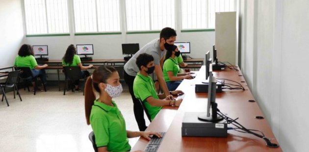 Estudiantes del IPEC de Barva de la Ciberseguridad