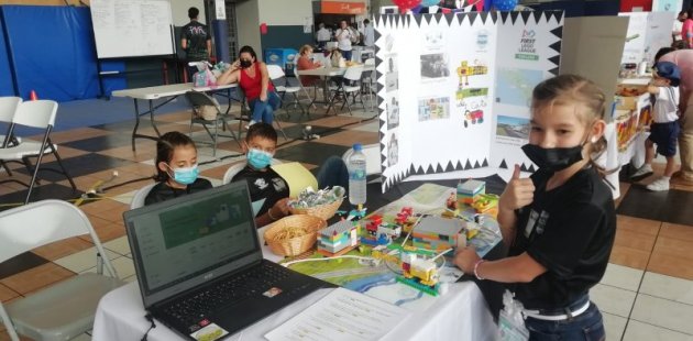 Estudiantes presentan proyecto en róbotica y ganan