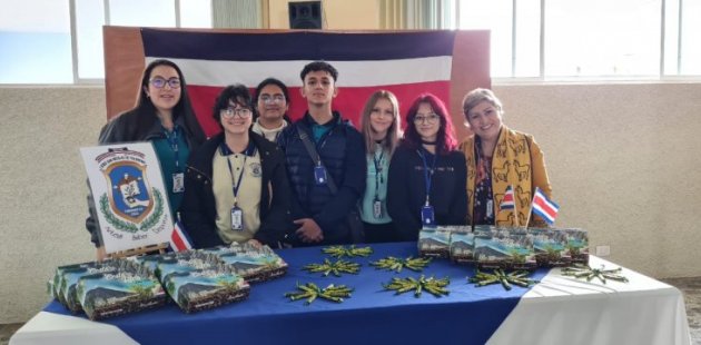 studiantes que asistieron al encuentro y dejaron en alto a Costa Rica.