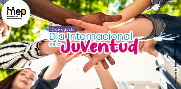 manos juntas de diferentes personas jóvenes. Día Mundial de la Juventud, 12 agos