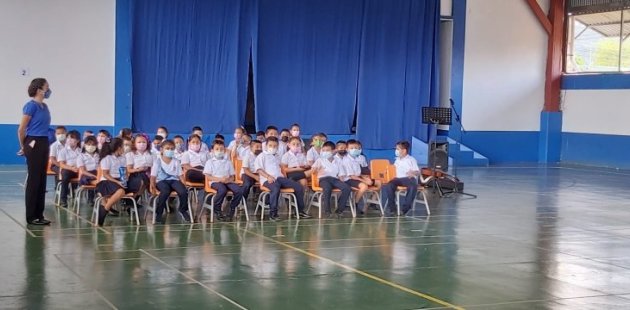 Niñas y niños de la Escuela Central de Río Claro