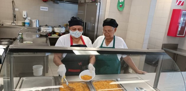 servidoras del servicio de comedor