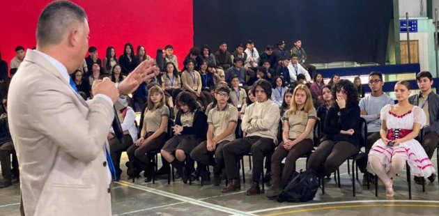 Viceministro Académico, Melvin Chaves Duarte en conversatorio con estudiantes
