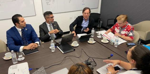 Equipo del MEP y de la UCCAEP
