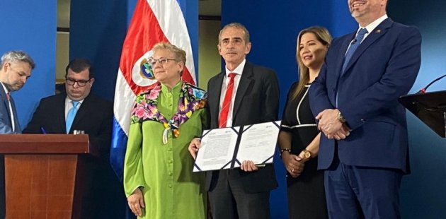 Ministra de Educación Pública, Rector de la UNED, Presidente de la República 