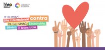 Se ilustra unas manos levantadas en lucha y con el corazón sobre ellas.