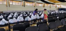 Paquetes de alimentos ubicados en un salón 