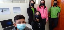 Estudiantes se comunican con radioemisora 