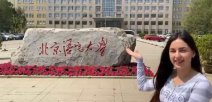 Foto muestra a estudiante costarricense que actualmente está en China