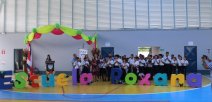 Estudiantes en las nuevas instalaciones de la escuela Roxana en Pococí