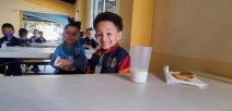 Niños y niñas reciben complemento