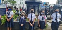 Estudiantes de la Escuela España en los festejos de 200 años de independencia