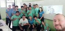 Estudiantes reciben charla remota desde España