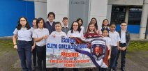 Estudiantes reciben premio a la excelencia