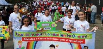 Biblioteca desfila el 15 de setiembre y regala libros donados 