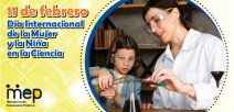 Una mujer y una niña explorando con la ciencia