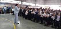Ministra de Educación Guiselle Cruz y estudiantes
