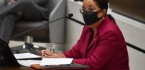 Ministra se presenta ante los diputados 