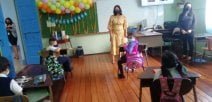 Ministra visita centros educativos para dialogar con estudiantes