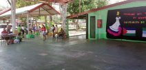Entrega de alimentos en la escuela Bananito, en Limón