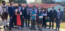 Comunidad educativa le da la bienvenida al curso lectivo