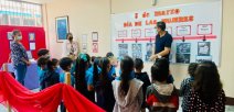 Estudiantes y personal docente de la Escuela Barrio Canadá de San Vito de Coto