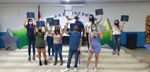 Estudiantes en graduación de bachillerato