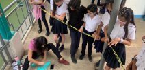 Maestra pinta una rana