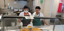 servidoras del servicio de comedor